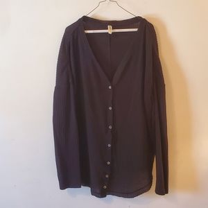 Black long sleeve top Vneck